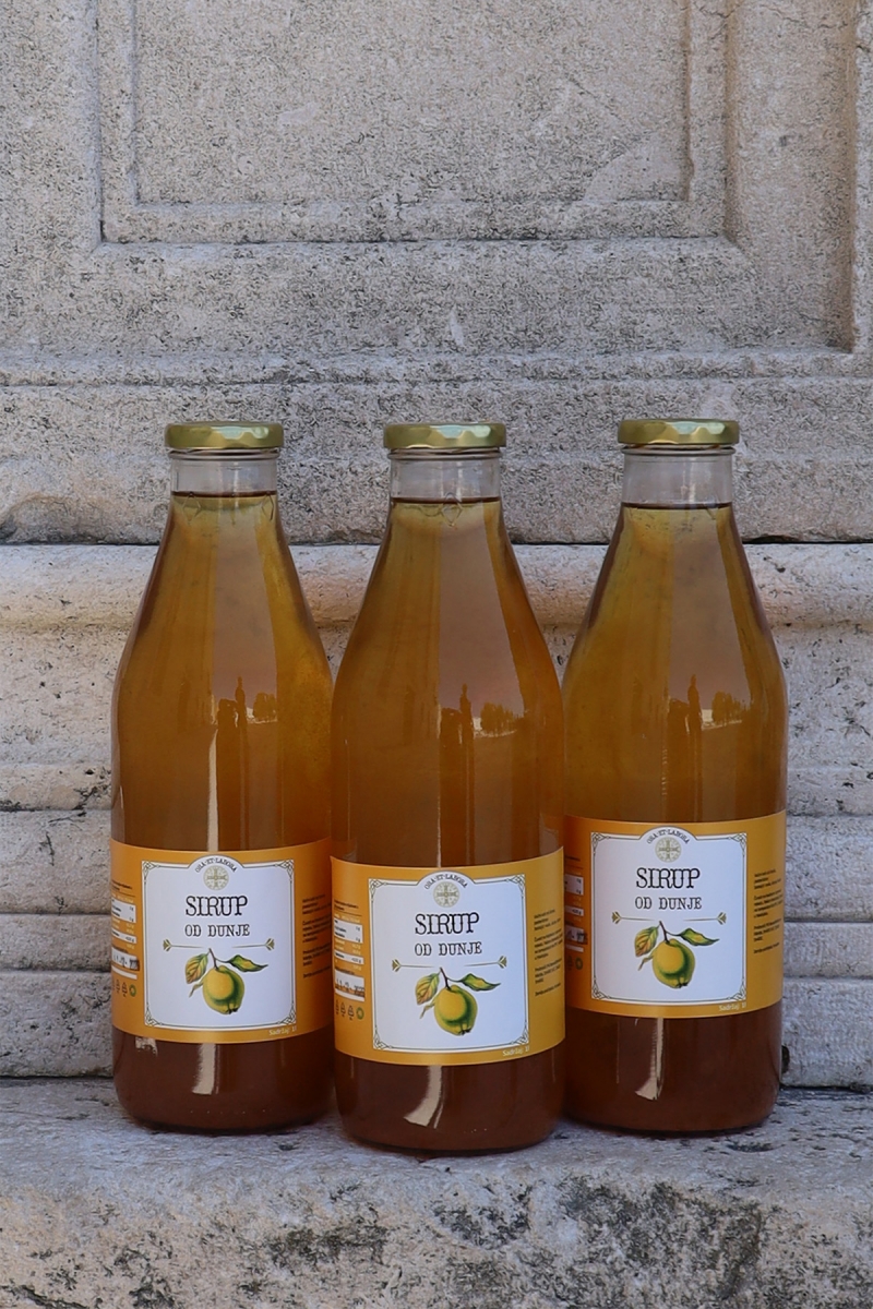 Suveniri-sirup-od-dunje-2