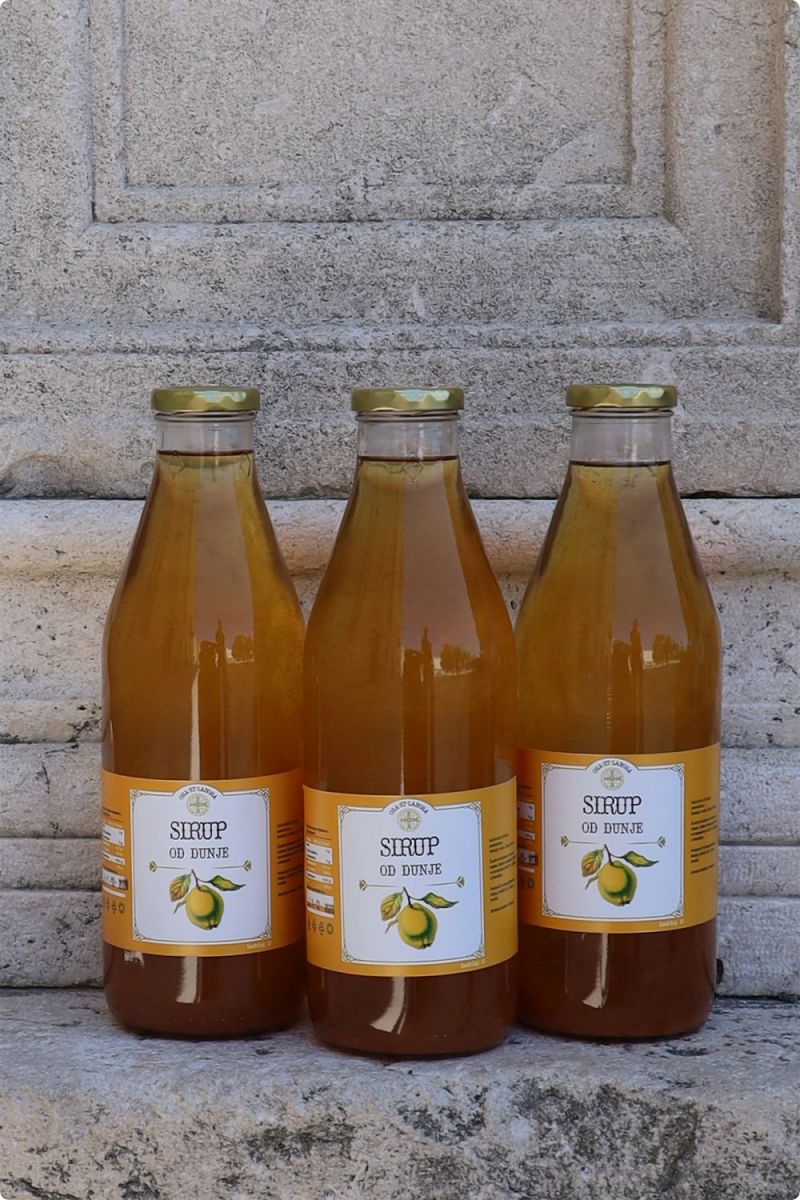 Suveniri-sirup-od-dunje-2