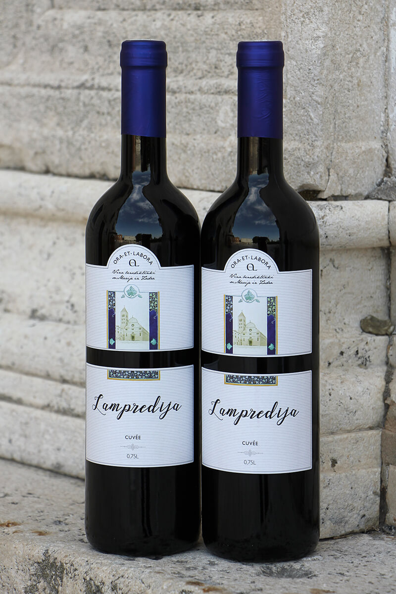 Kvalitetno cuvee crno vino Lampredija