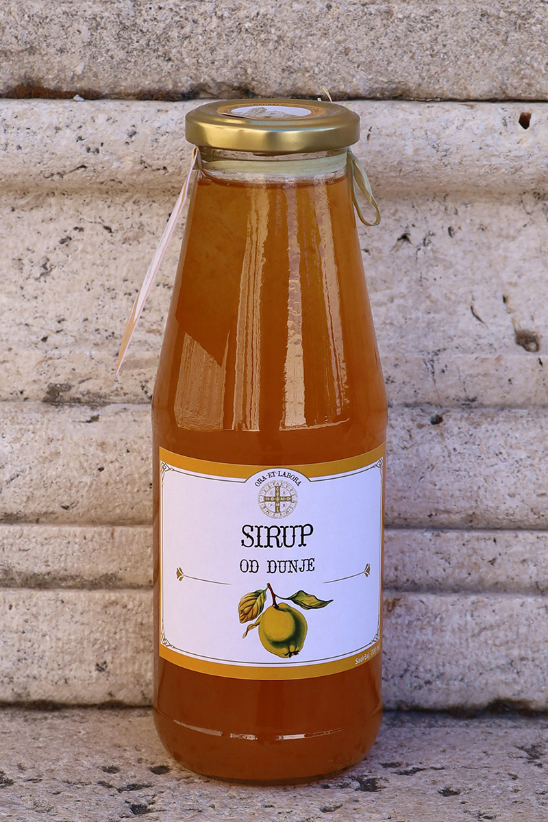 Suveniri-sirup-od-dunje